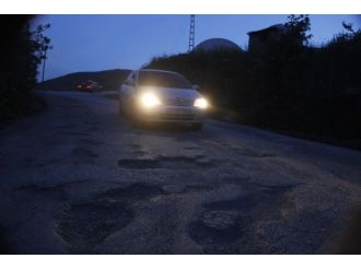 Merzen Mahallesi Yollarının Onarılmasını Bekliyor