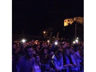 Duman Bozcaadayı Coşturdu