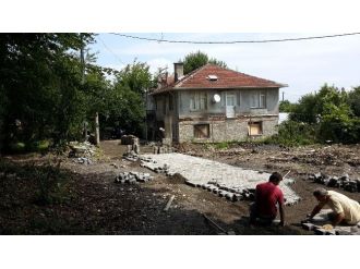 İmece Usulü Yol Yapıyorlar