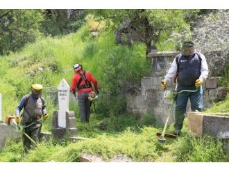 Melikgazi Belediyesince Mezarlıklarda Temizlik Ve Bakım Çalışması