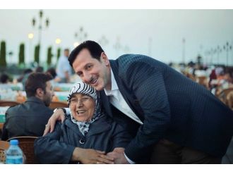 İlkadım Belediyesinden Yabancılar Çarşısında Üç Bin Kişiye İftar