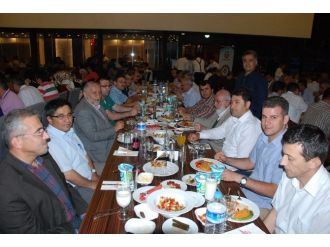 Eğitim-bir Sen Üyeleri İftarda Buluştu