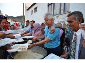 Ayvalık Belediyesinin İftar Sofrasının Onur Konukları Chpli Vekillerdi