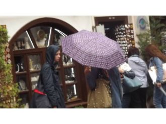 Turistler Yağmur Çamur Dinlemedi