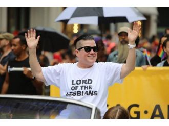 Lgbt Üyeleri New York’ta Yürüdü