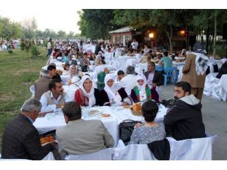 İpekyolu Belediyesinden İftar Yemeği