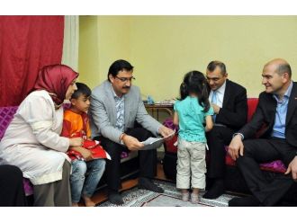 Başkan Ak, Gecekonduda Yaşayan 2 Aileye Konuk Oldu