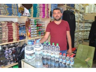 Ramazan Ayı Zemzem Satıcılarının Yüzünü Güldürdü