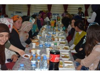 Erciş Belediyesi Engelli Kadınları İftarda Buluşturdu