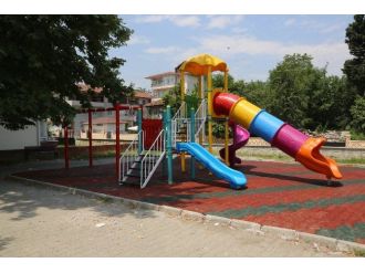 Sapanca’da Çocuk Parkları Yenileniyor
