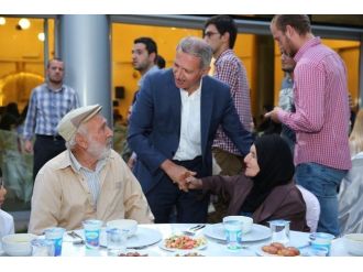 Adapazarı Belediye Başkanı Başkan Süleyman Dişli, Personel Ve Ailelerini Kapıda Karşıladı