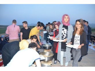 Tarihi Çobandede Köprüsünde İftar Yemeği