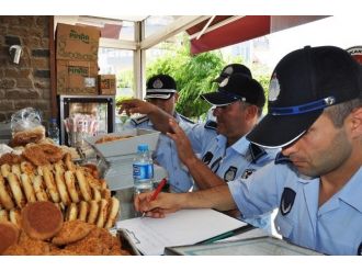 Ayvalık Belediye Zabıtasından Ramazan Pidesi Denetimi