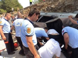 Uyarı Levhası Olmayınca Otomobille 3 Metreden Uçtu