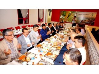 Sarıgöl Ak Parti Teşkilatı Bin 500 Kişiye İftar Yemeği Verdi
