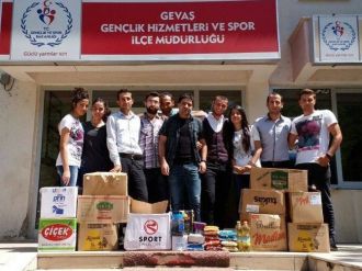Gençlerin İyilik Kermesi Birçok Aileyi Sevindirdi