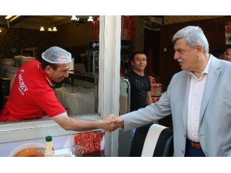 Başkan Karaosmanoğlu, Eski Çarşı Esnafını Ziyaret Etti