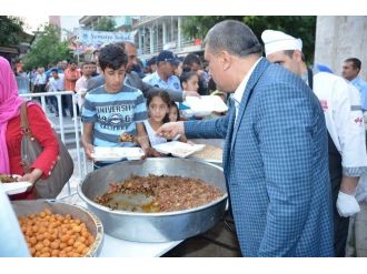 Başkan Gürkan, İftar Çadırını Ziyaret Etti