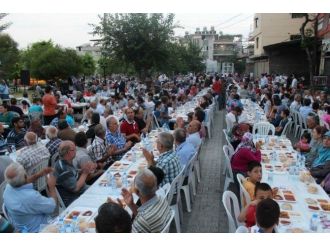 Ak Parti Seyhan İlçe Teşkilatı’ndan Mahalle İftarları