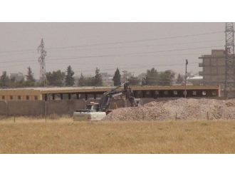 Nusaybin’de Suriye Sınırında Hendek Kazma Çalışmaları Devam Ediyor