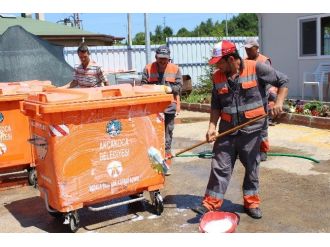 Mahallelerdeki Çöp Konteynerleri Dezenfekte Ediliyor