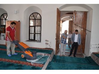 Sındırgı’da Camilere Bayram Temizliği