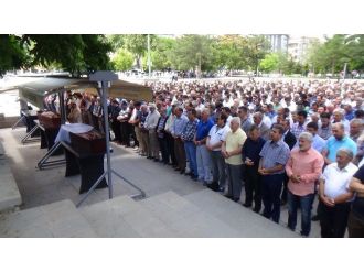 Aksaray’da Yangında Hayatını Kaybeden Kadın Toprağa Verildi