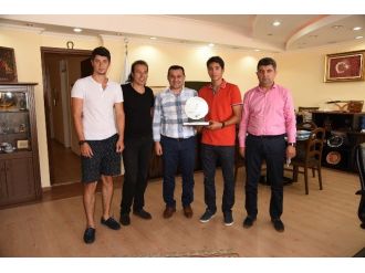 Başkan Yücel, Toprak Razgatlıoğlu’nu Tebrik Etti