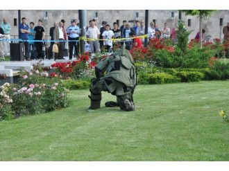 Parkta Şüpheli Çanta Korkuttu