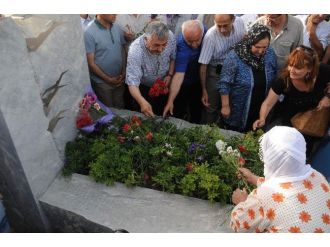 Eski Dep Milletvekili Mezarı Başında Anıldı