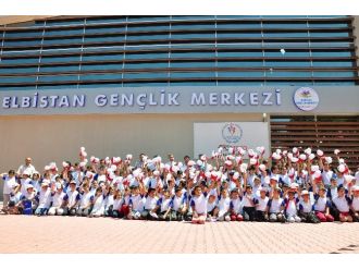 Yaz Okulları İçin Gençlik Merkezi’ni Doldurdular