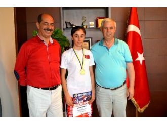 Başkan Toyran Balkan Şampiyonu Özlem Avcı’nın Başarısını Unutmadı