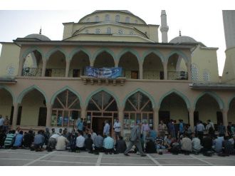 Van’da Hurma, Simit Ve Su İle İftar Açtılar