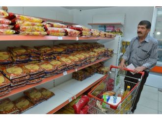 Konyaaltı’nda Ücretsiz Alışveriş Yüzleri Güldürüyor