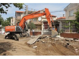 Burhaniye’de Yol Yapım Seferberliği