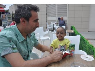 Parmak Çocuğa Büyük İlgi