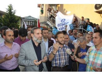 Doğu Türkistan’daki Zulme Lanet Yağdı