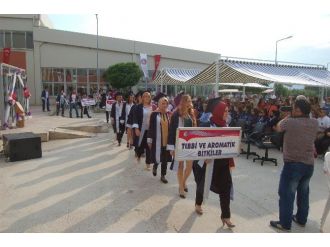 Lapseki Meslek Yüksek Okulunda Mezuniyet Coşkusu