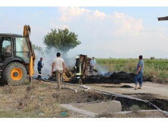 İki Römork Saman Alev Aldı