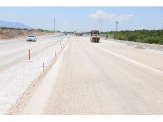 Yaka Mahallesi’nin Yolu Genişletiliyor