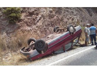 Hastaneye Giden Araç Takla Attı: 2 Yaralı