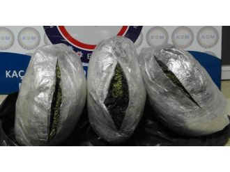 Elazığ’da Otomobilde Esrarla Yakalanan 2 Şüpheli Tutuklandı