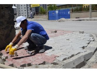 Mahalle Sakinlerinden Başkan Bulutlara Pankartlı Teşekkür