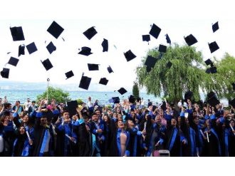 Sapanca Myo Mezunlarını Coşku İle Uğurladı