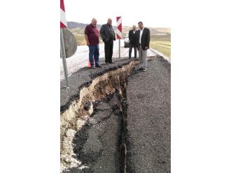 Bir Yıl Önce Yapılan Yol Çöktü