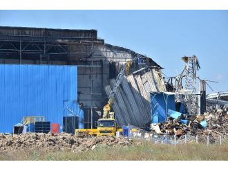 Büyük Yangının Enkazı Kaldırılıyor