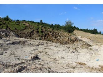 Zonguldak’ta Heyelan Yolu Ulaşıma Kapattı