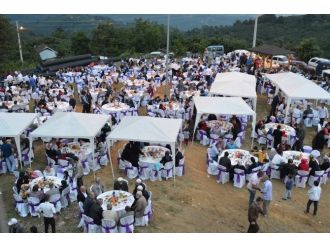 Karatavuk Köyü Muhtarı 2 Bin Kişiye İftar Verdi