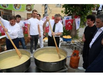 Eyüp Sultan’dan Üsküp’e İftar, Uygur’a Dua