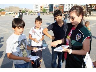 Diyarbakır Polisi Uyuşturucuya Dikkat Çekmek İçin Stant Açtı
